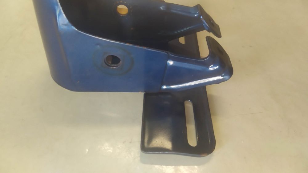 supporto fanale posteriore blu cagiva sst 250 ´81 - credo sia stato smontato da una moto nuova -