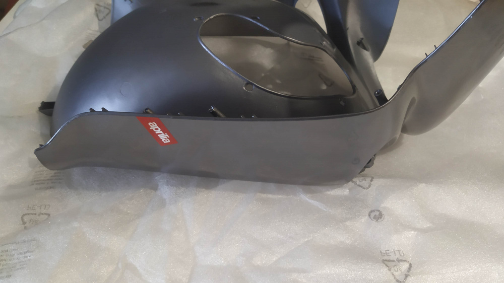 scudo anteriore aprilia leonardo st 125/150/250 ´01 - ´04 leonardo 250/300