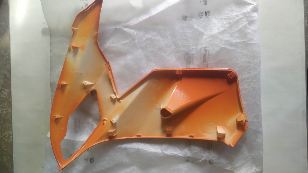 semiscudo anteriore dx arancio aprilia sr r facotry ´04 - ´09