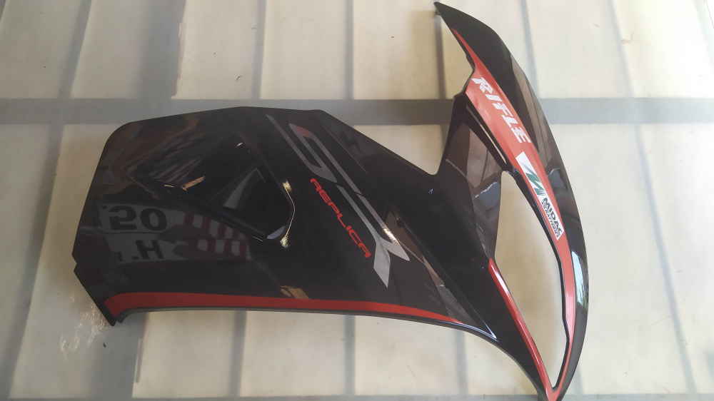 semiscudo anteriore dx nero rifle aprilia sr r facotry ´04 - ´09 - ha un attacco rovinato -