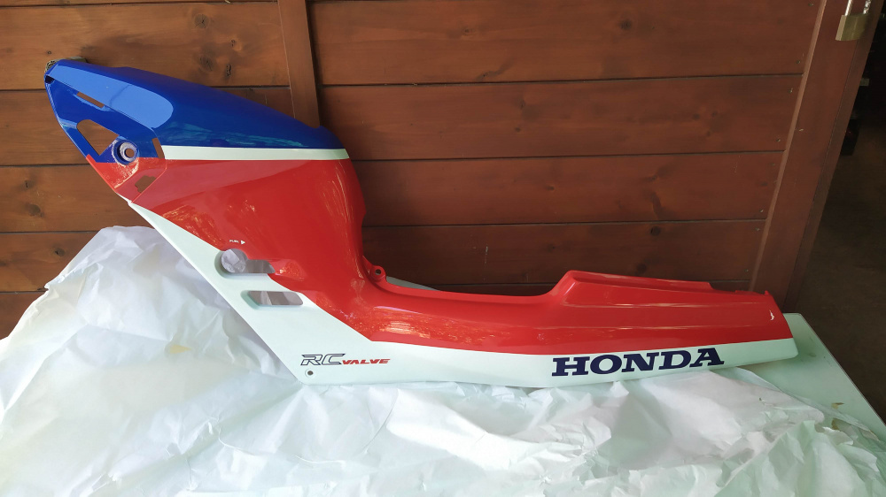 carena posteriore sx blu/rossa/bianca honda nsr 125 r - attacco distaccato -