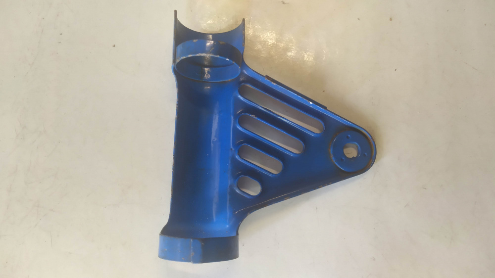 supporto faro sx blu cagiva sxt sst 125 international ´79 - sst sxt harley ´78 - sst 125 ´78 - segni di stoccaggio -